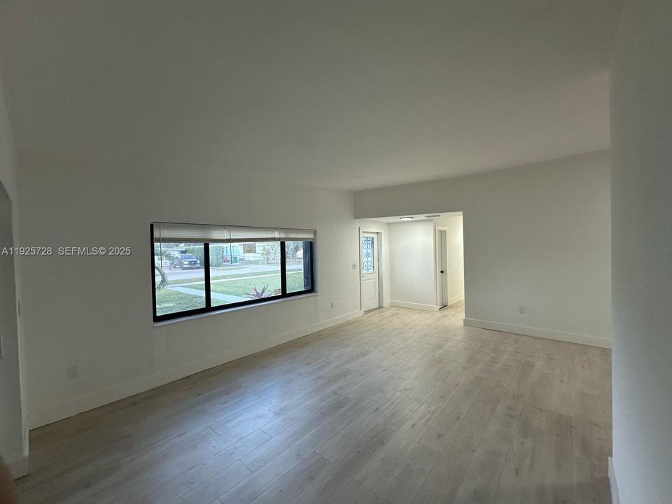 For Sale: $545,000 (4 beds, 3 baths, 1118 Square Feet)