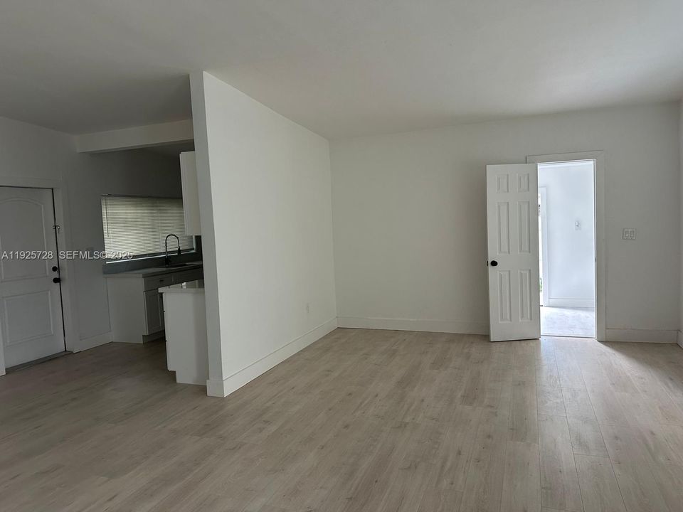 For Sale: $545,000 (4 beds, 3 baths, 1118 Square Feet)