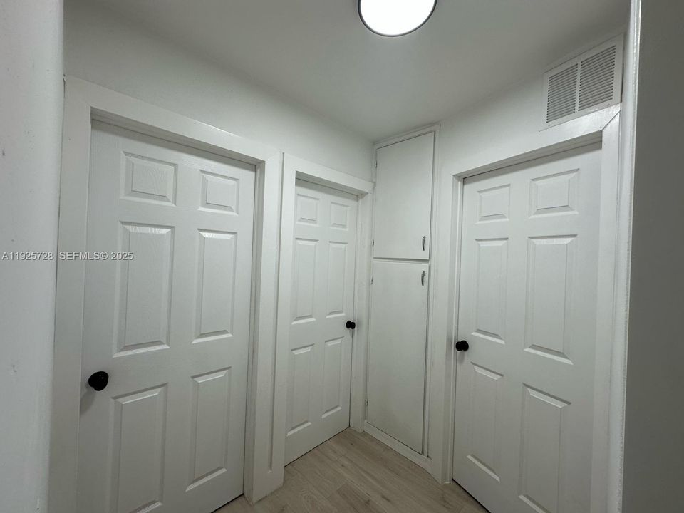 For Sale: $545,000 (4 beds, 3 baths, 1118 Square Feet)