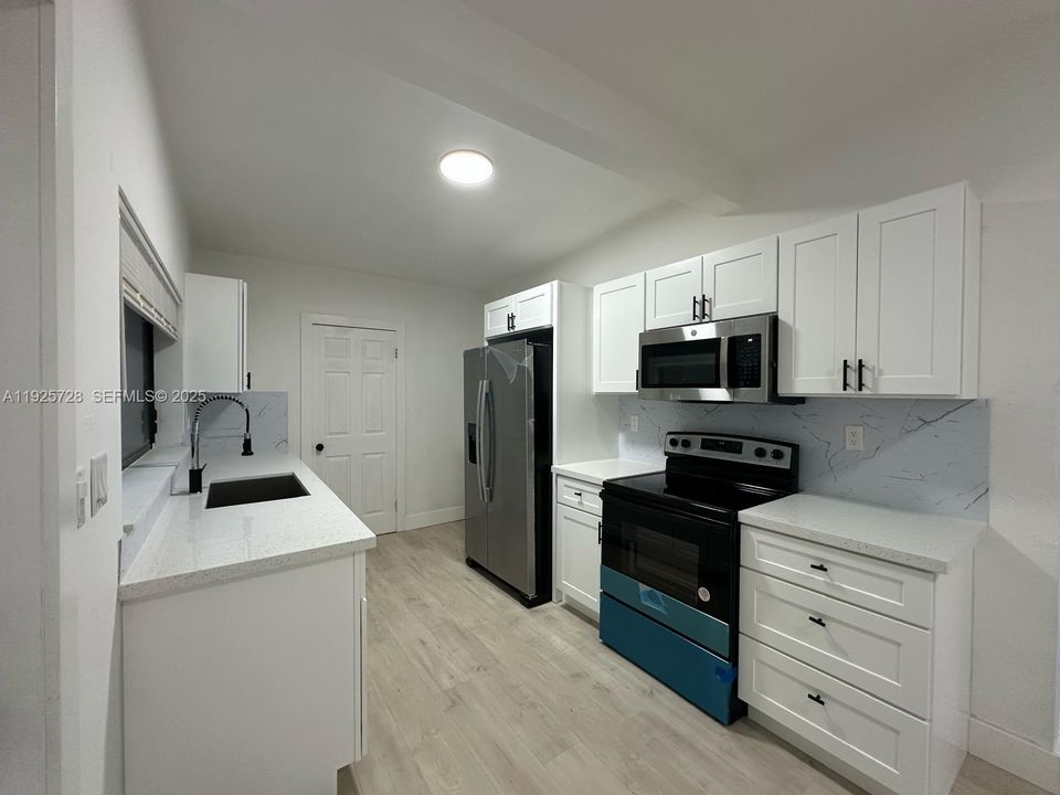 For Sale: $545,000 (4 beds, 3 baths, 1118 Square Feet)