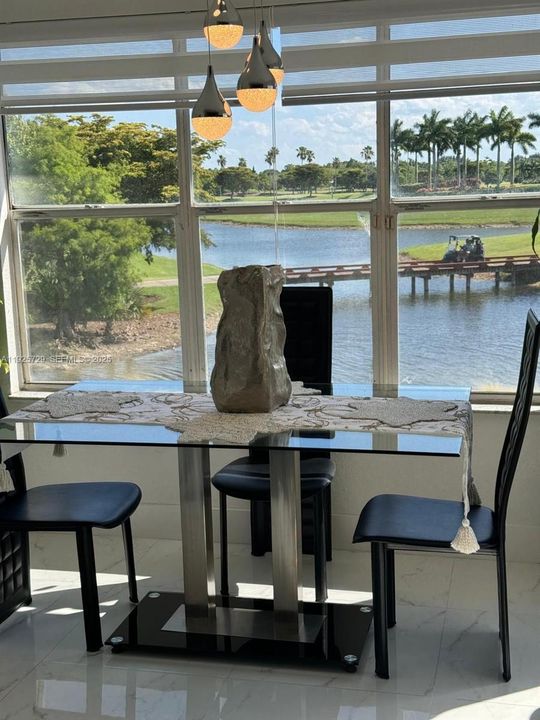 На продажу: $325,000 (2 спален, 1 ванн, 965 Квадратных фут)