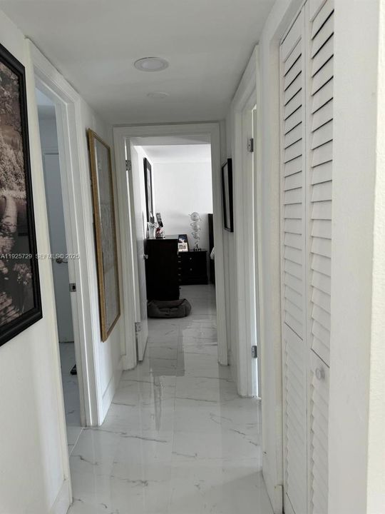 На продажу: $325,000 (2 спален, 1 ванн, 965 Квадратных фут)