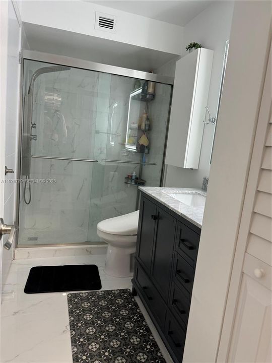 На продажу: $325,000 (2 спален, 1 ванн, 965 Квадратных фут)