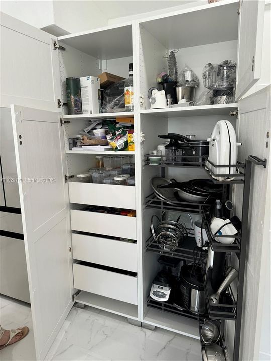 На продажу: $325,000 (2 спален, 1 ванн, 965 Квадратных фут)