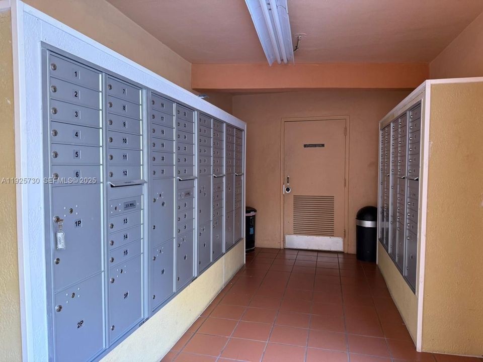 На продажу: $270,000 (2 спален, 2 ванн, 965 Квадратных фут)