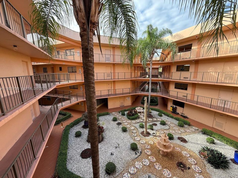 На продажу: $270,000 (2 спален, 2 ванн, 965 Квадратных фут)