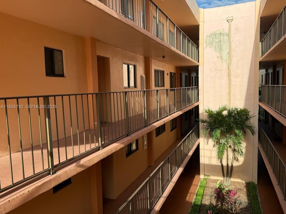 На продажу: $270,000 (2 спален, 2 ванн, 965 Квадратных фут)