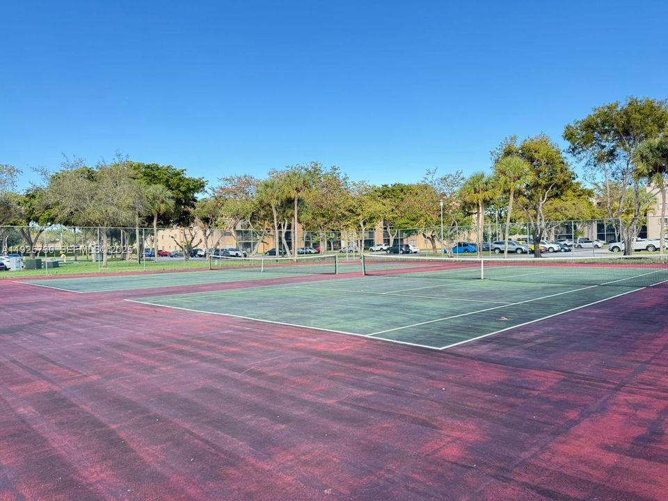 На продажу: $270,000 (2 спален, 2 ванн, 965 Квадратных фут)