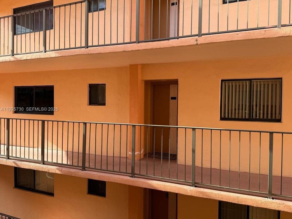 На продажу: $270,000 (2 спален, 2 ванн, 965 Квадратных фут)