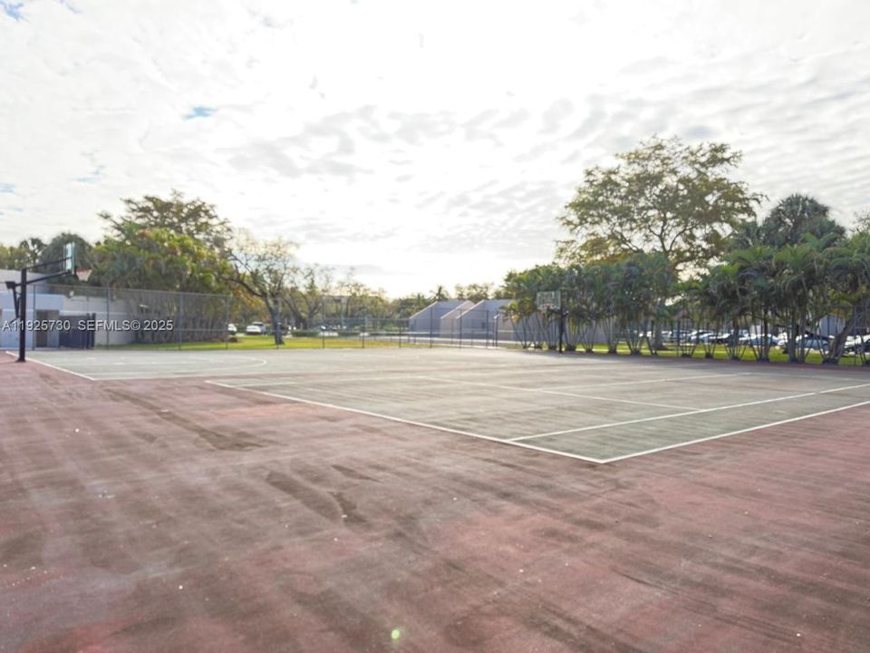 На продажу: $270,000 (2 спален, 2 ванн, 965 Квадратных фут)