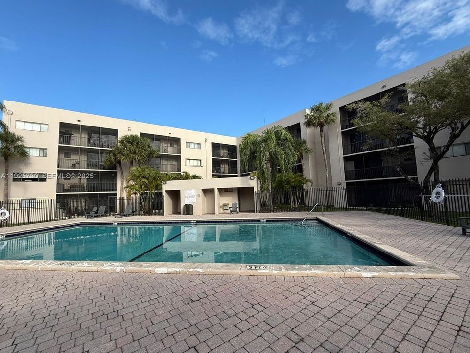 На продажу: $270,000 (2 спален, 2 ванн, 965 Квадратных фут)