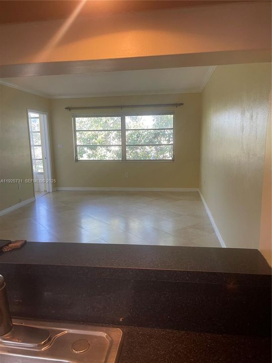 For Rent: $1,850 (1 beds, 1 baths, 800 Square Feet)