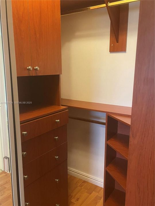 For Rent: $1,850 (1 beds, 1 baths, 800 Square Feet)