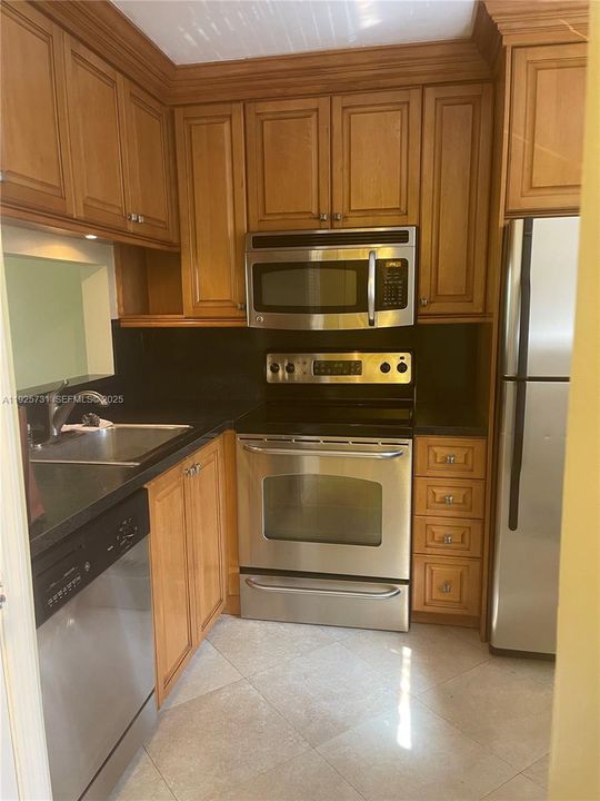 For Rent: $1,850 (1 beds, 1 baths, 800 Square Feet)