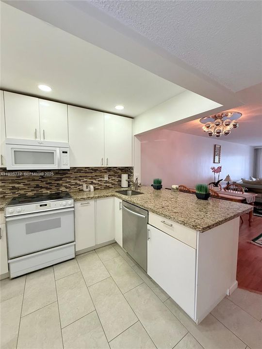 For Rent: $1,999 (1 beds, 1 baths, 724 Square Feet)