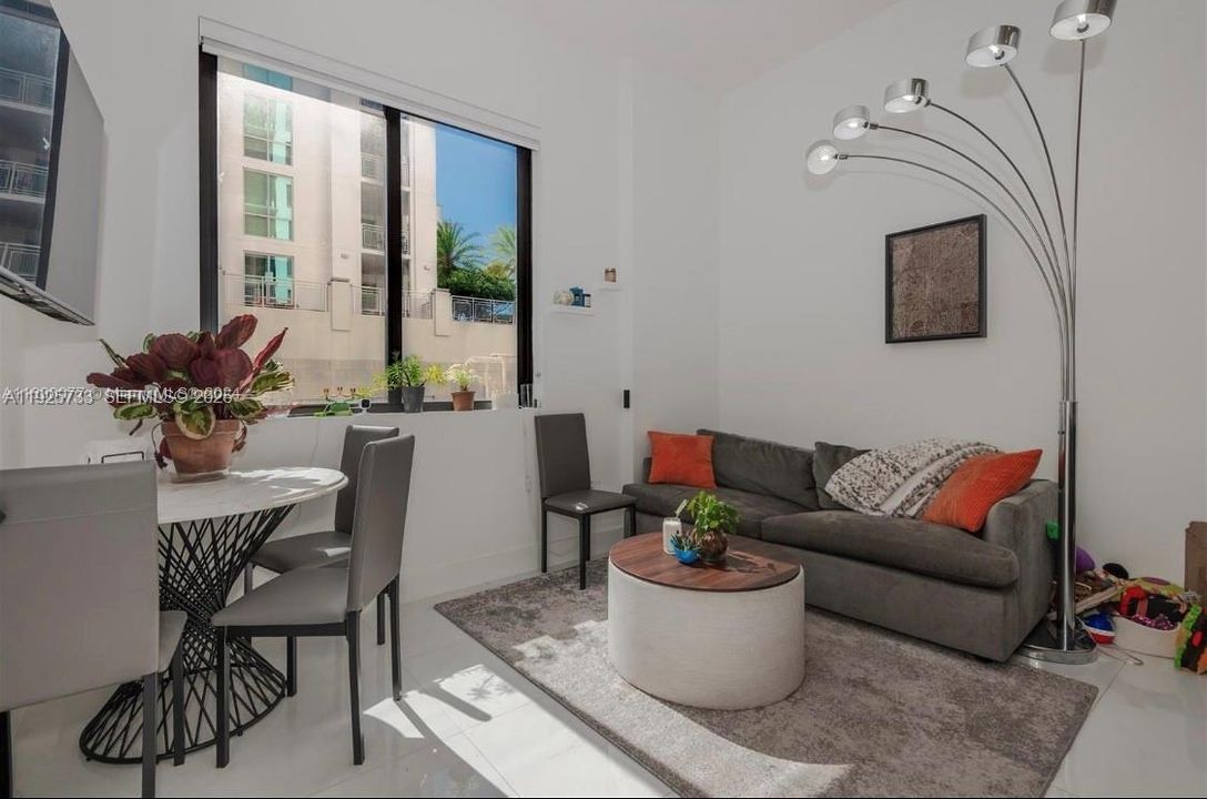 В аренду: $2,900 (1 спален, 1 ванн, 526 Квадратных фут)