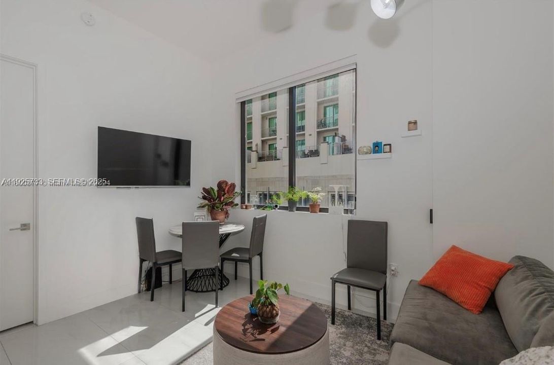 В аренду: $2,900 (1 спален, 1 ванн, 526 Квадратных фут)