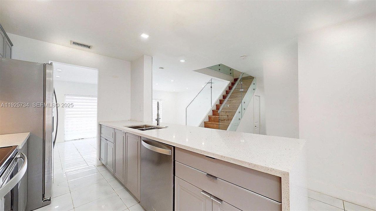 For Rent: $3,850 (4 beds, 2 baths, 2020 Square Feet)