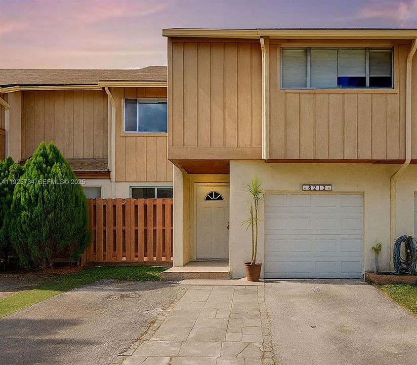 For Rent: $3,850 (4 beds, 2 baths, 2020 Square Feet)