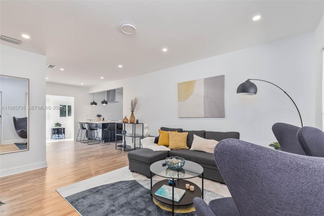 出租: $7,000 (3 贝兹, 2 浴室, 1334 平方英尺)