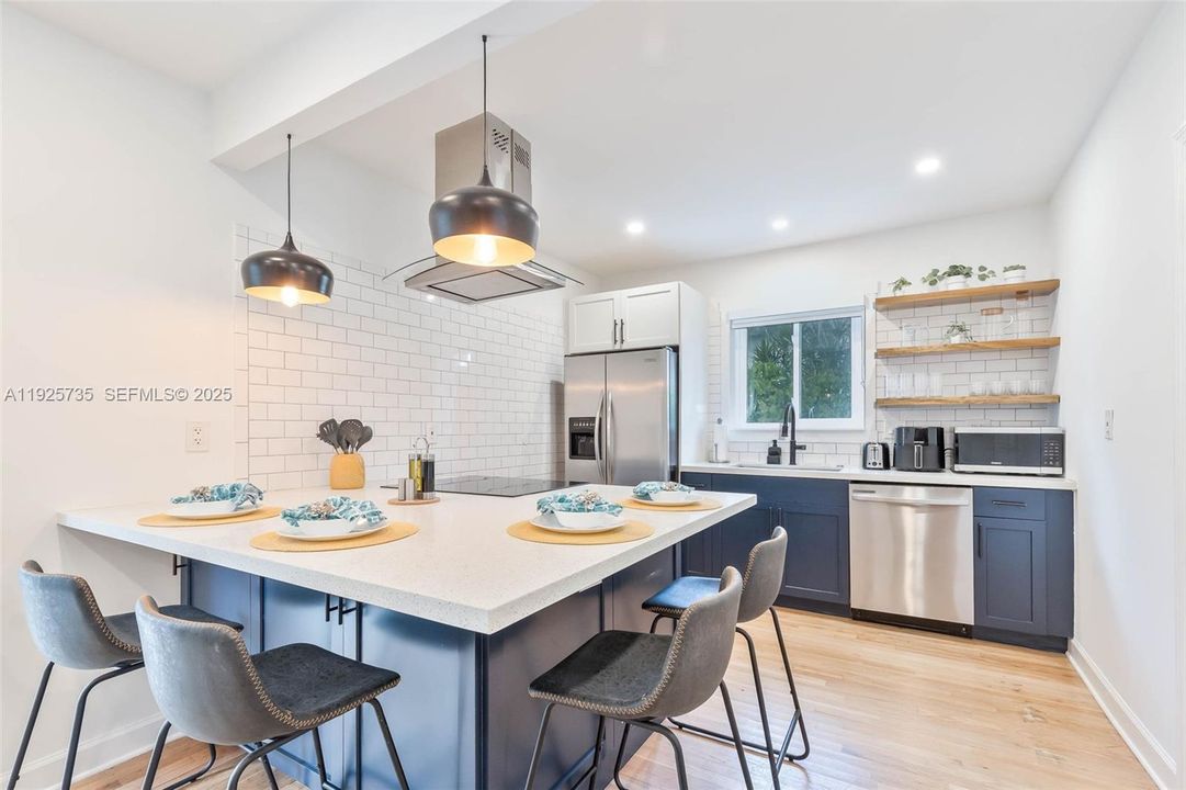 出租: $7,000 (3 贝兹, 2 浴室, 1334 平方英尺)