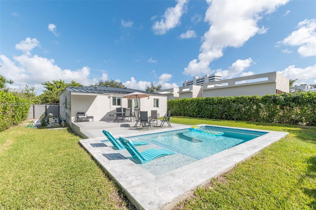 出租: $7,000 (3 贝兹, 2 浴室, 1334 平方英尺)