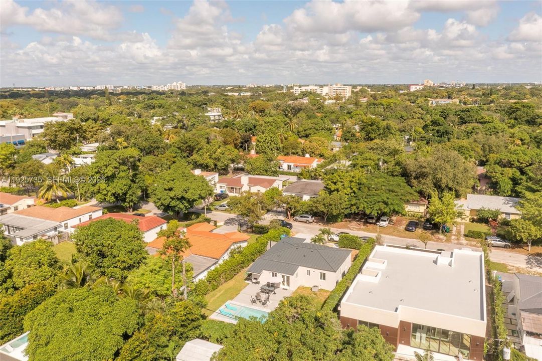 出租: $7,000 (3 贝兹, 2 浴室, 1334 平方英尺)