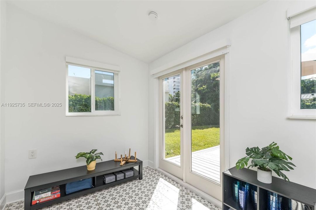 出租: $7,000 (3 贝兹, 2 浴室, 1334 平方英尺)