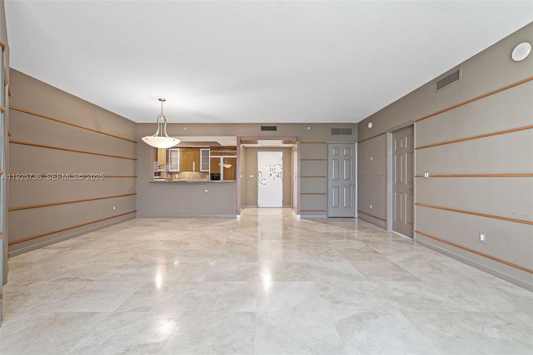 For Sale: $499,900 (2 beds, 2 baths, 1475 Square Feet)