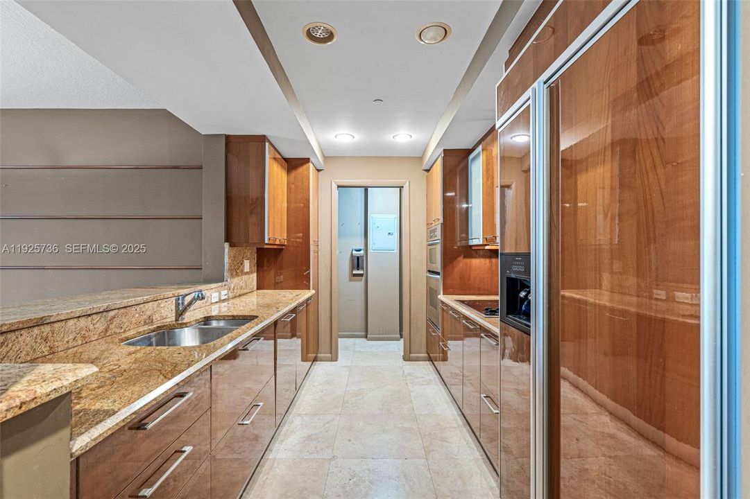 For Sale: $499,900 (2 beds, 2 baths, 1475 Square Feet)