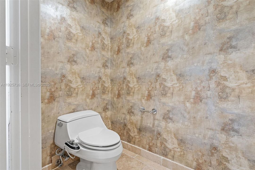 For Sale: $499,900 (2 beds, 2 baths, 1475 Square Feet)