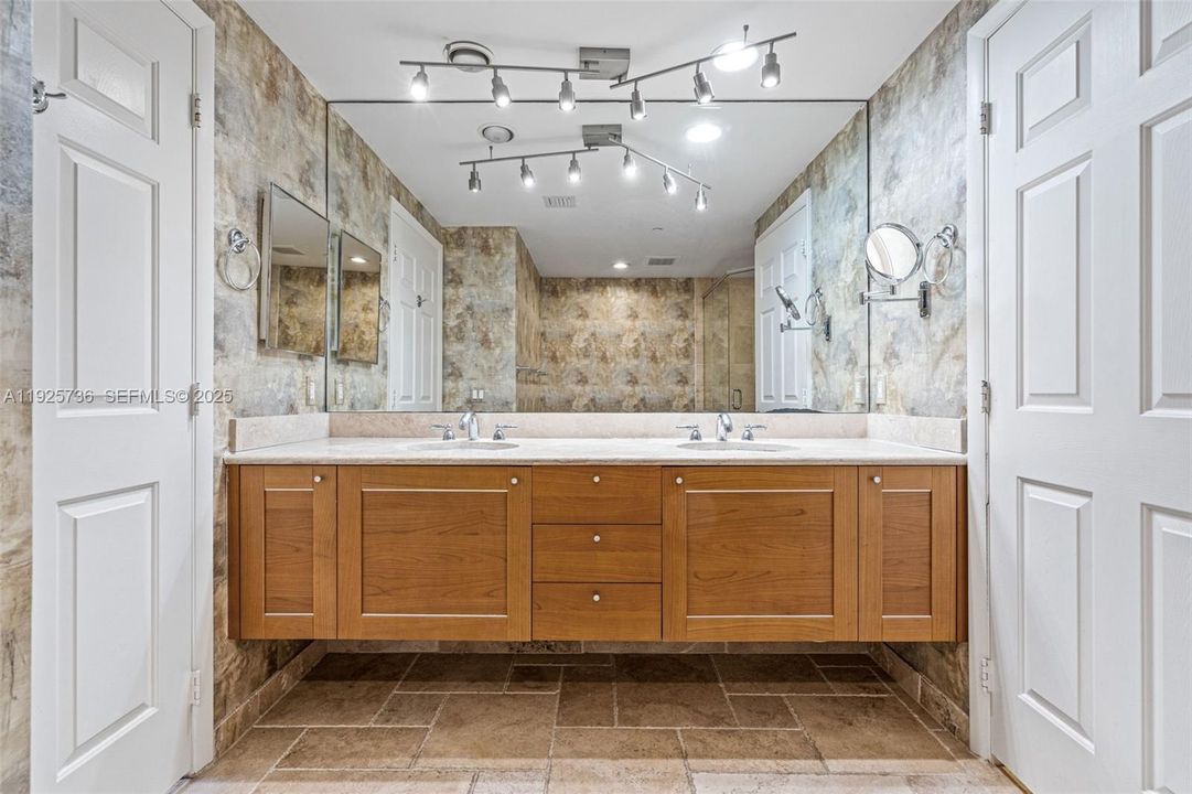 For Sale: $499,900 (2 beds, 2 baths, 1475 Square Feet)