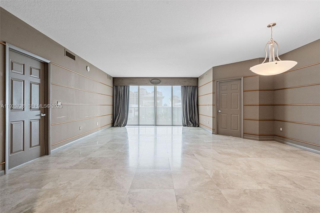 For Sale: $499,900 (2 beds, 2 baths, 1475 Square Feet)