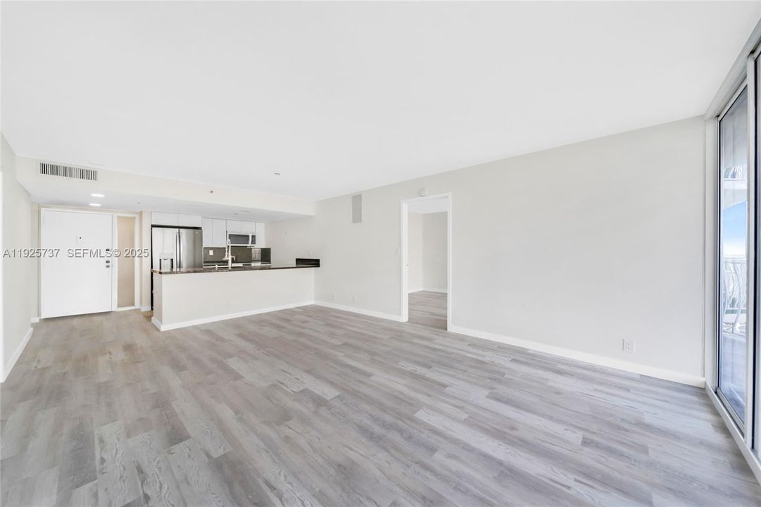 For Rent: $3,200 (2 beds, 2 baths, 1030 Square Feet)