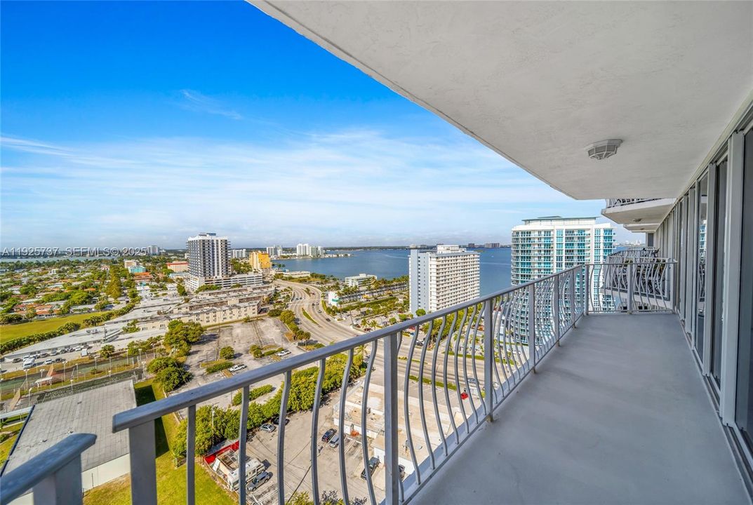 For Rent: $3,200 (2 beds, 2 baths, 1030 Square Feet)