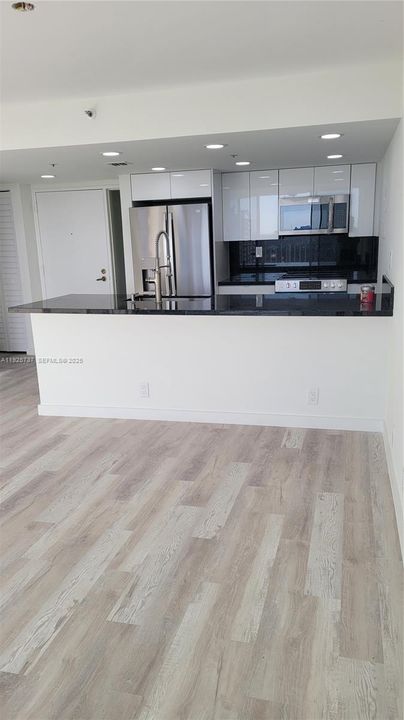 For Rent: $3,200 (2 beds, 2 baths, 1030 Square Feet)