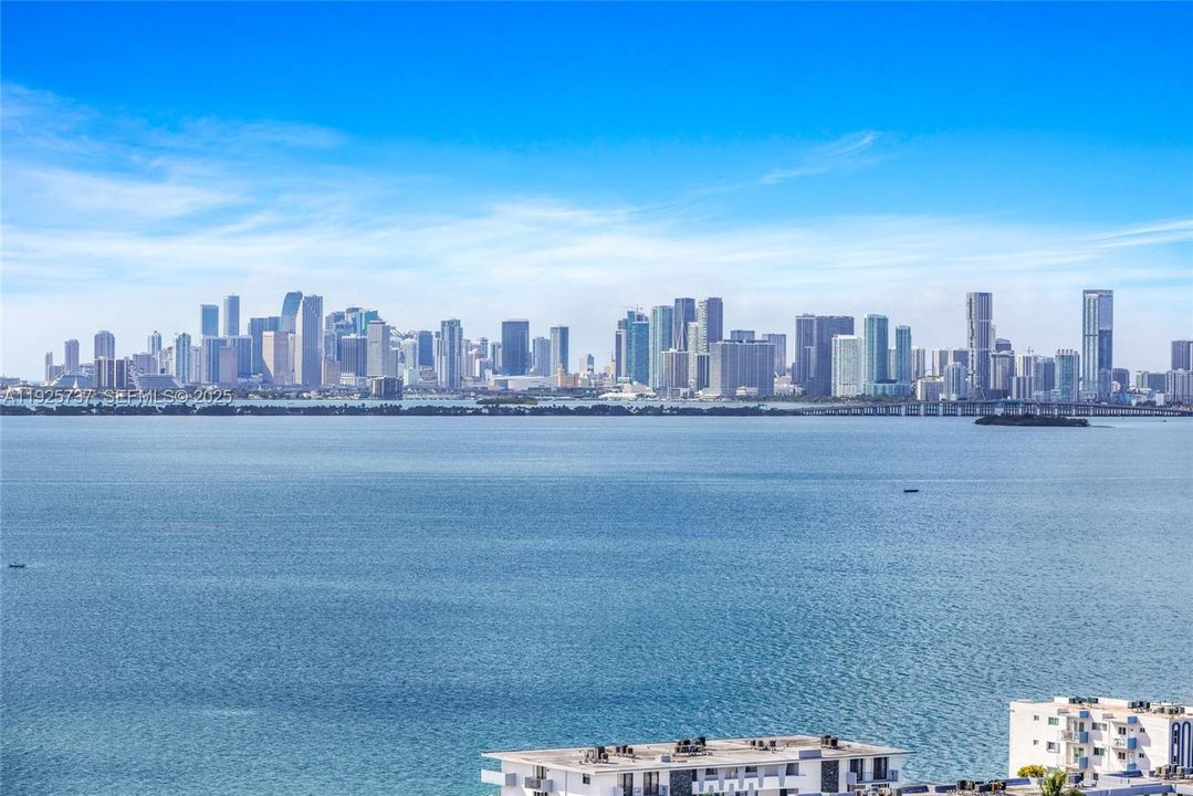 For Rent: $3,200 (2 beds, 2 baths, 1030 Square Feet)