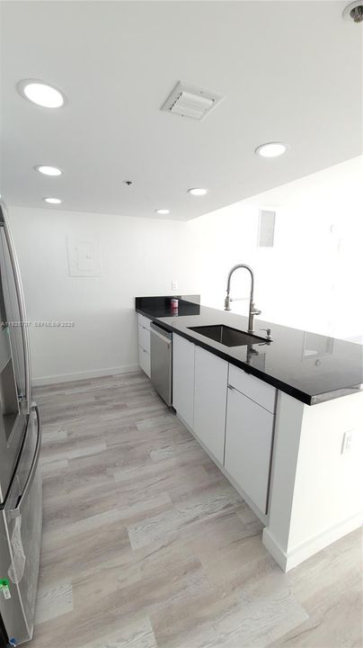 For Rent: $3,200 (2 beds, 2 baths, 1030 Square Feet)