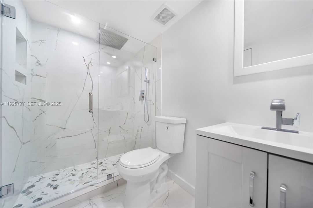 For Rent: $3,200 (2 beds, 2 baths, 1030 Square Feet)