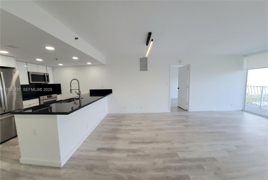 For Rent: $3,200 (2 beds, 2 baths, 1030 Square Feet)