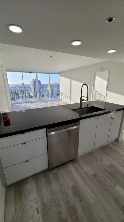 For Rent: $3,200 (2 beds, 2 baths, 1030 Square Feet)