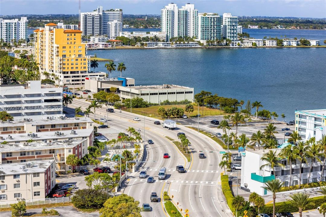 For Rent: $3,200 (2 beds, 2 baths, 1030 Square Feet)