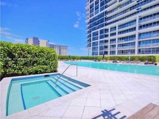 For Rent: $3,200 (2 beds, 2 baths, 1030 Square Feet)