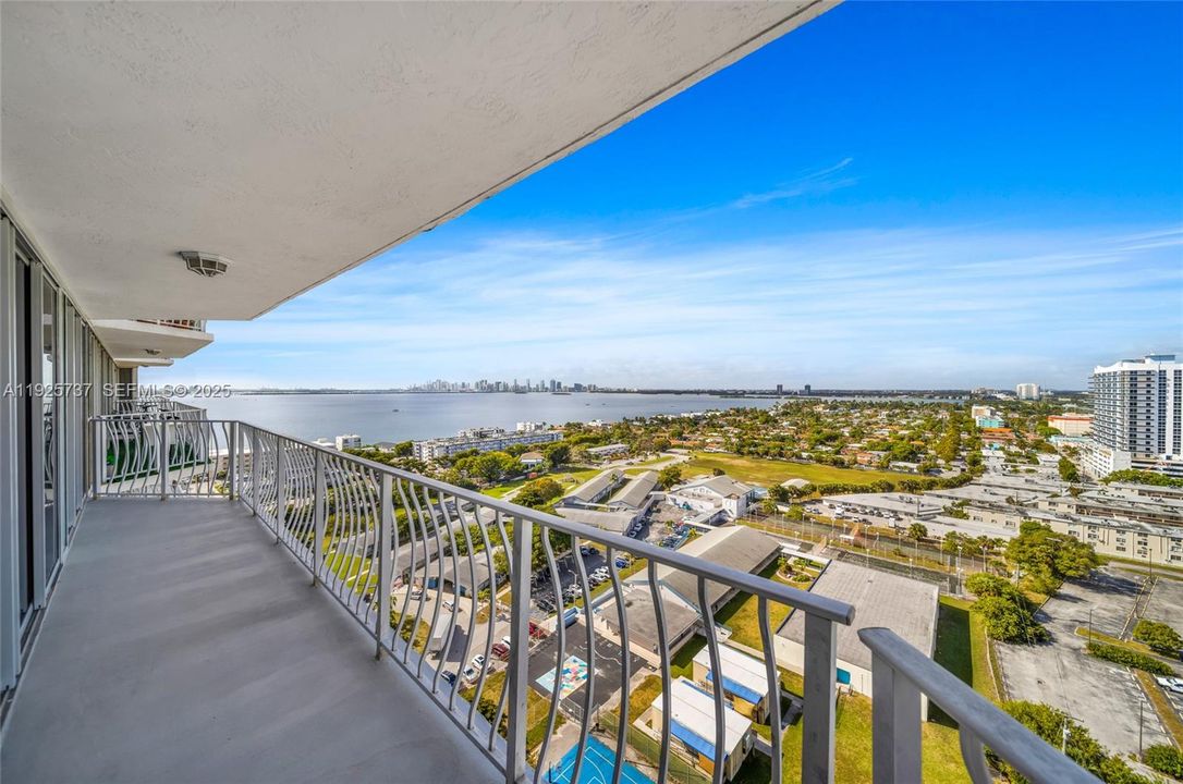 For Rent: $3,200 (2 beds, 2 baths, 1030 Square Feet)