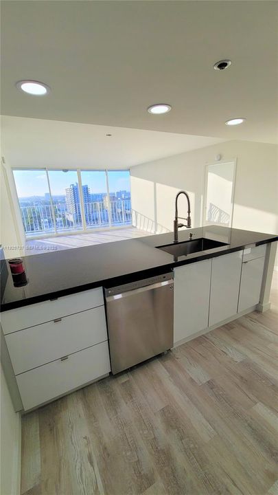 For Rent: $3,200 (2 beds, 2 baths, 1030 Square Feet)