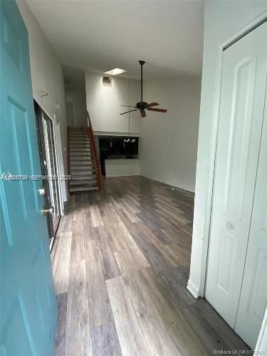 For Sale: $300,000 (2 beds, 2 baths, 1186 Square Feet)