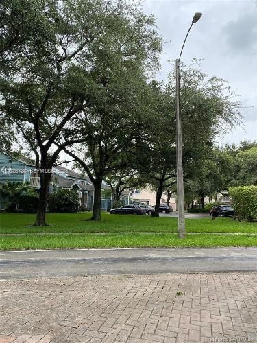 For Sale: $300,000 (2 beds, 2 baths, 1186 Square Feet)