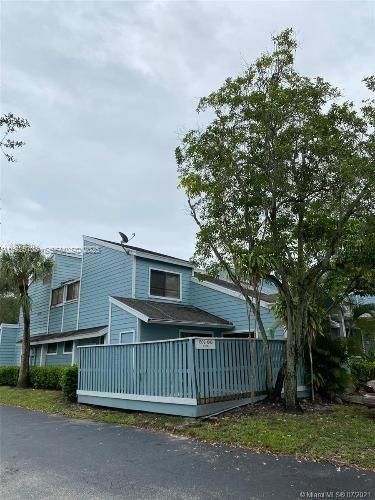 For Sale: $300,000 (2 beds, 2 baths, 1186 Square Feet)