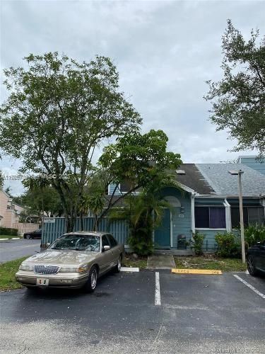 For Sale: $300,000 (2 beds, 2 baths, 1186 Square Feet)