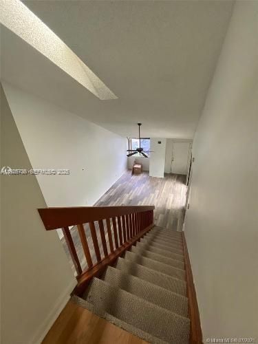 For Sale: $300,000 (2 beds, 2 baths, 1186 Square Feet)